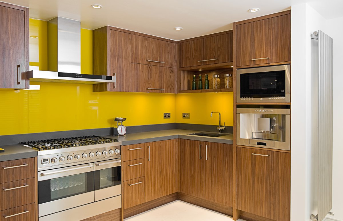 EGW_UK's tweet photo. Why stick to monochrome when you can have colour✌🏼... What colour splashback would you go for?🎨

#Colouredsplashbacks #Glass #Kitchen #Design #Interior #Inspo https://t.co/pMhqpC0aGZ