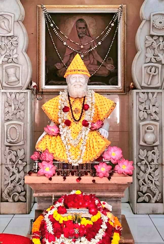 YagnangP's tweet photo. ।।ॐ लोकाः समस्ताः सुखिनो भवन्तु ।।
।। ૐઅવધૂત ચિંતન શ્રી ગુરુદેવ દત્ત ।।
।। શ્વાસે શ્વાસે દત્તનામ સ્મરાત્મન્ ।।
 • તા.૨૨/૦૯/૨૦૨૨ ગુરુવાર આજના સંધ્યા દર્શન શ્રી રંગ મંદિર,નારેશ્વર.  
#GurudevDatt #Nareshwar #Dattatrya #BlessAll #PositiveEnergy #RangAvadhootMaharaj https://t.co/dxUONcjxcd