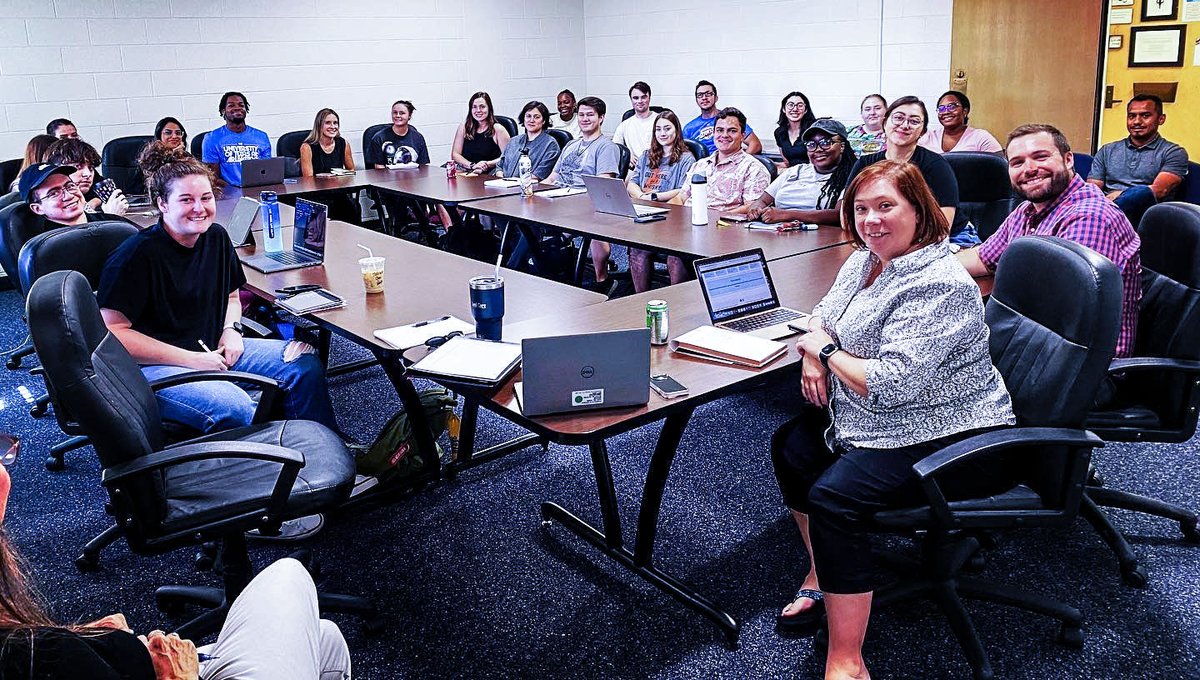 UTAPsych's tweet photo. There was a packed house at 𝙏𝙝𝙚 𝙄𝙣𝙨𝙞𝙜𝙝𝙩𝙨 𝙛𝙤𝙧 𝙊𝙧𝙜𝙖𝙣𝙞𝙯𝙖𝙩𝙞𝙤𝙣𝙨 𝘾𝙚𝙣𝙩𝙚𝙧’s Fall 2022 kickoff meeting, with exciting projects for our graduate students specializing in I/O Psychology. 

It’s going to be a great year! 

#MaverickScience x @UTAScience https://t.co/W2agmSeSYG