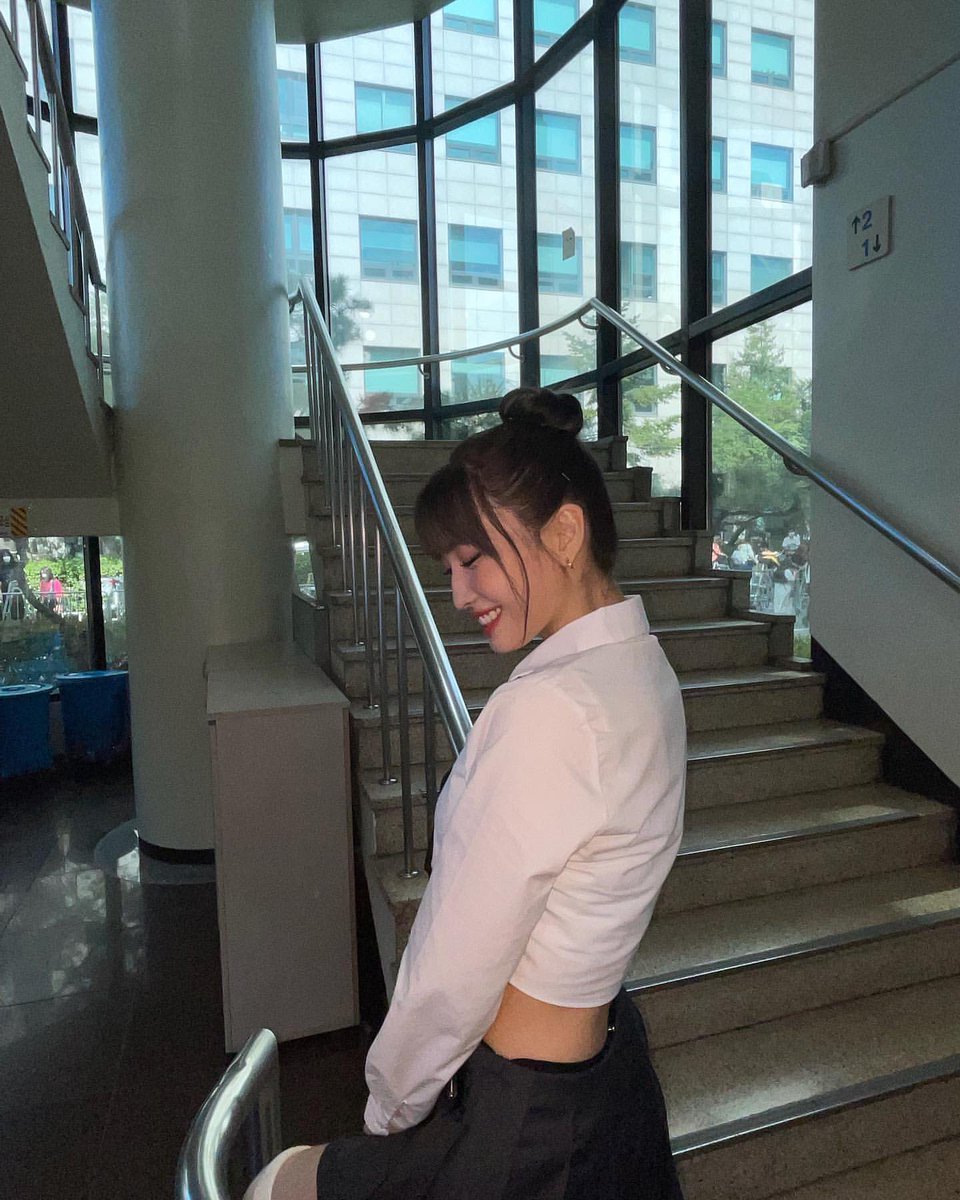 The familiar stair in Mubank! Of course you all know what am i doing in here. Please, give #TalkthatTalk a lot support and love!!! ❤️