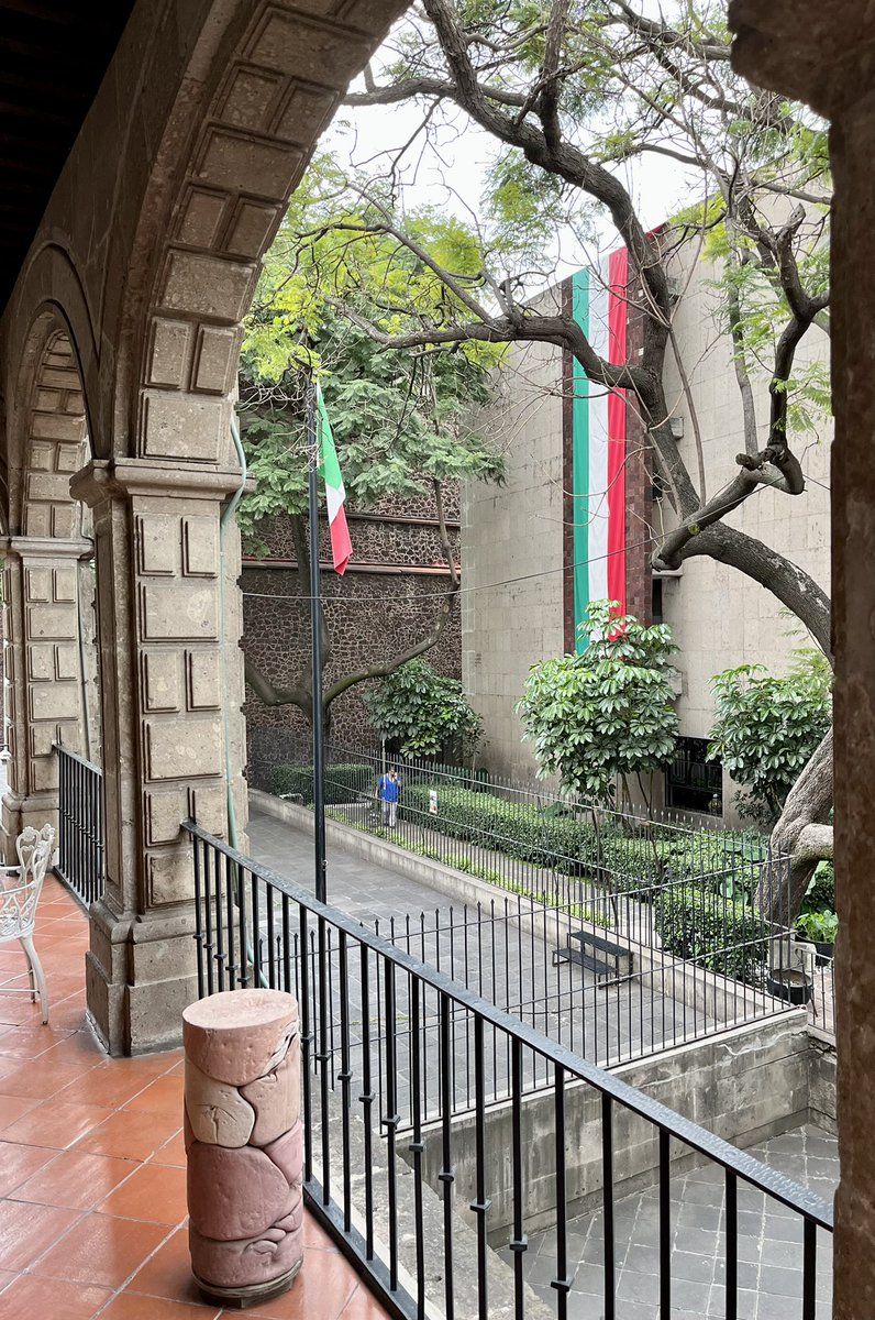 alalday's tweet photo. Muy entusiasmados en el @imatiasromero por el comienzo (en una hora) de la III etapa del concurso de ingreso al Servicio Exterior Mexicano, rama técnico-administrativa. Estamos listos.
Bienvenid@s! 🇲🇽 @SRE_mx https://t.co/iRXedSerXy