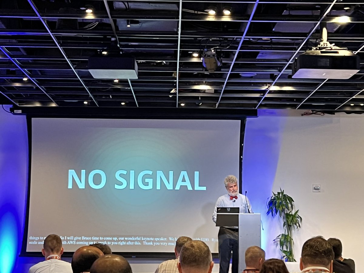 the_hydrobiont's tweet image. Bruce sends us a signal! @pgconfnyc @PostgreSQL #postgresfriends