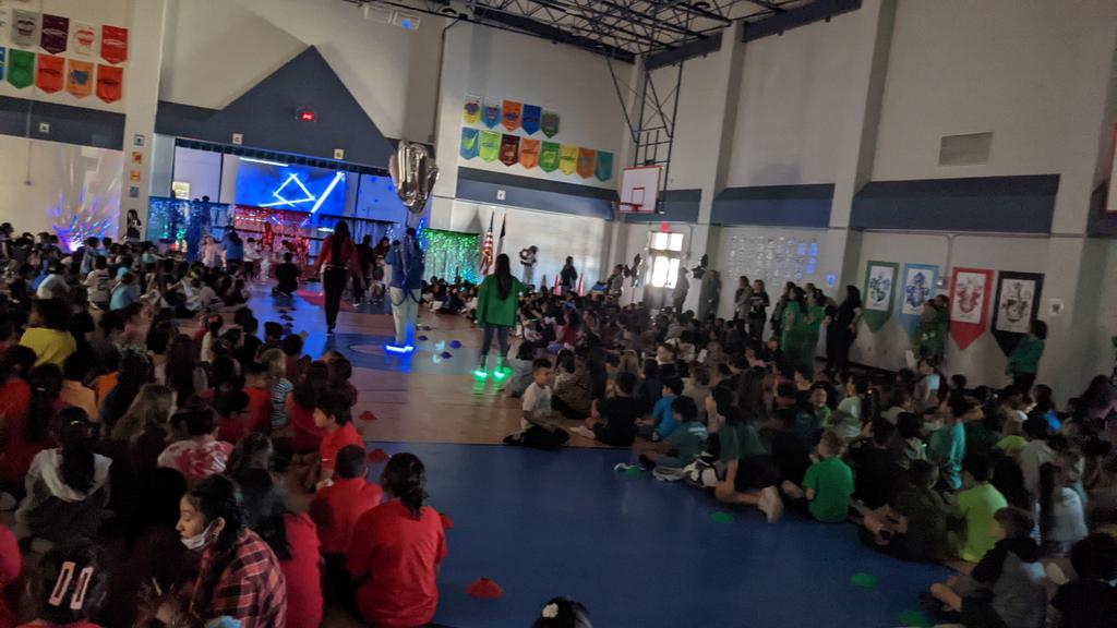 PME_Katyisd's tweet photo. House sorting day! @ronclarkacademy https://t.co/tswMlWksmH