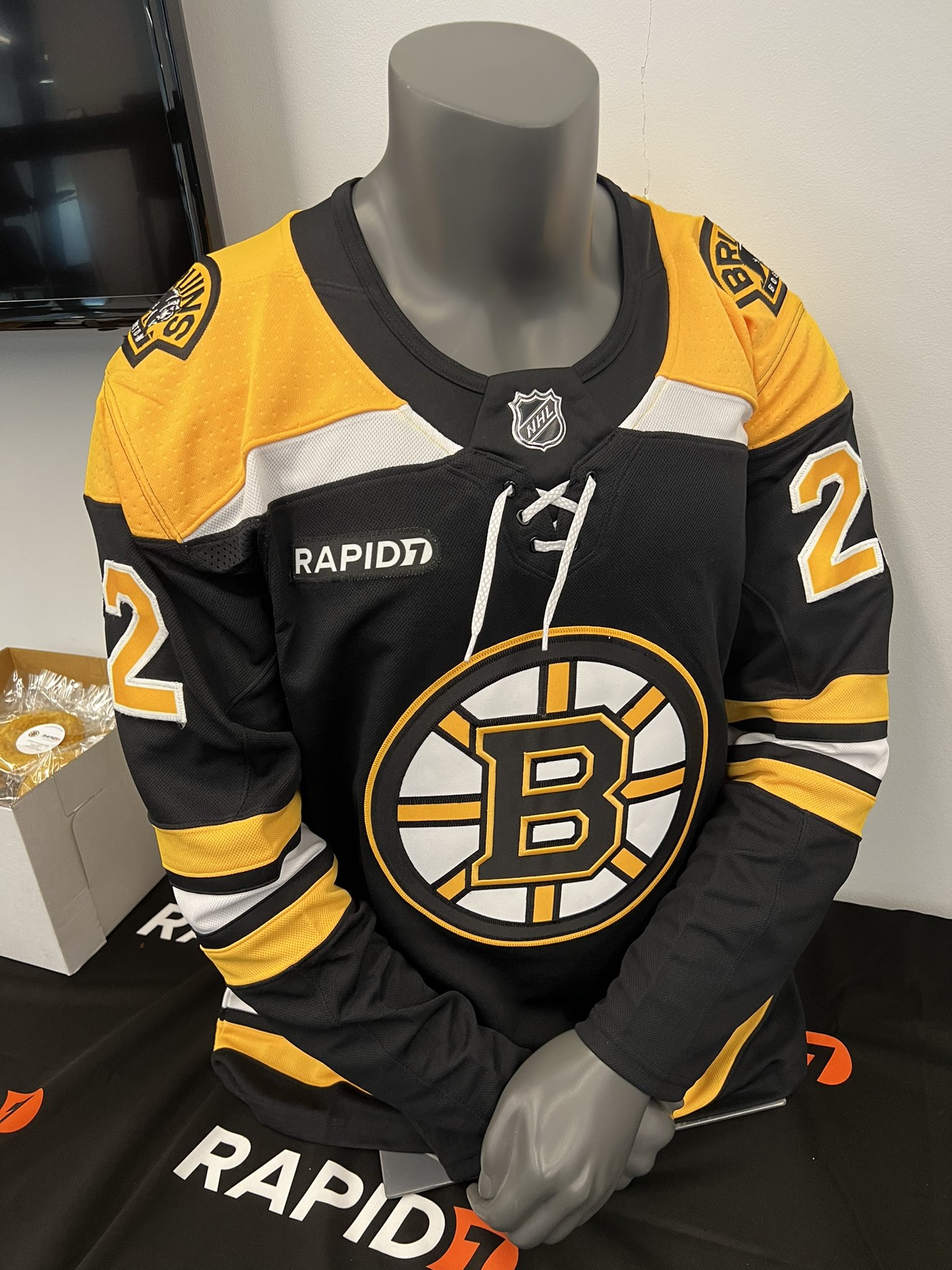 Boston Bruins Wearing Rapid7 Advertisement on Jerseys Starting in 2022-23 –  SportsLogos.Net News