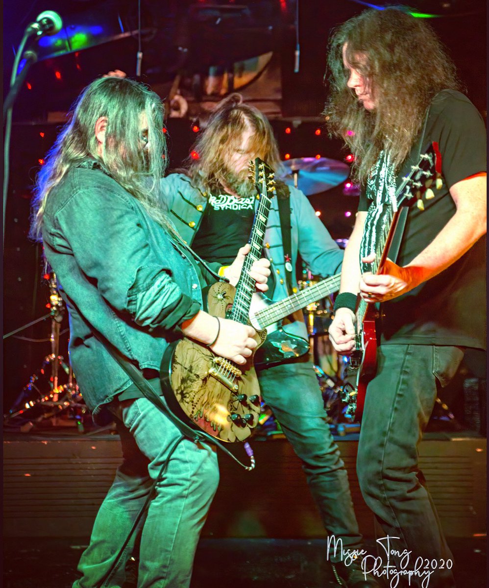 RBS_Original's tweet photo. One cannot have too much rock! Turn it up! 📻 🔊🤘😆🤘
📸: Missie Tong Photography
#ratbastardsyndicate #RBS #rocknroll #playitloud #rockmusic #livemusic #originalmusic #readyformusic 
@Metlqueen @Metlking @theLennardJames https://t.co/a98PeqTHXU