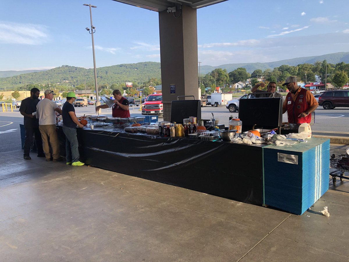 JamesW_2009's tweet photo. We’re thanking our Pros this morning @salem2939 and love the opportunity to give back to them! Great job hosting by Unroe and team, as always!! #prostrong! @zsanitta @som2to @LauraC_Lowes @WhitneyHecker @FNaff16 @BlueBoxR1 @BenitoKomadina https://t.co/plMSp6gKUU