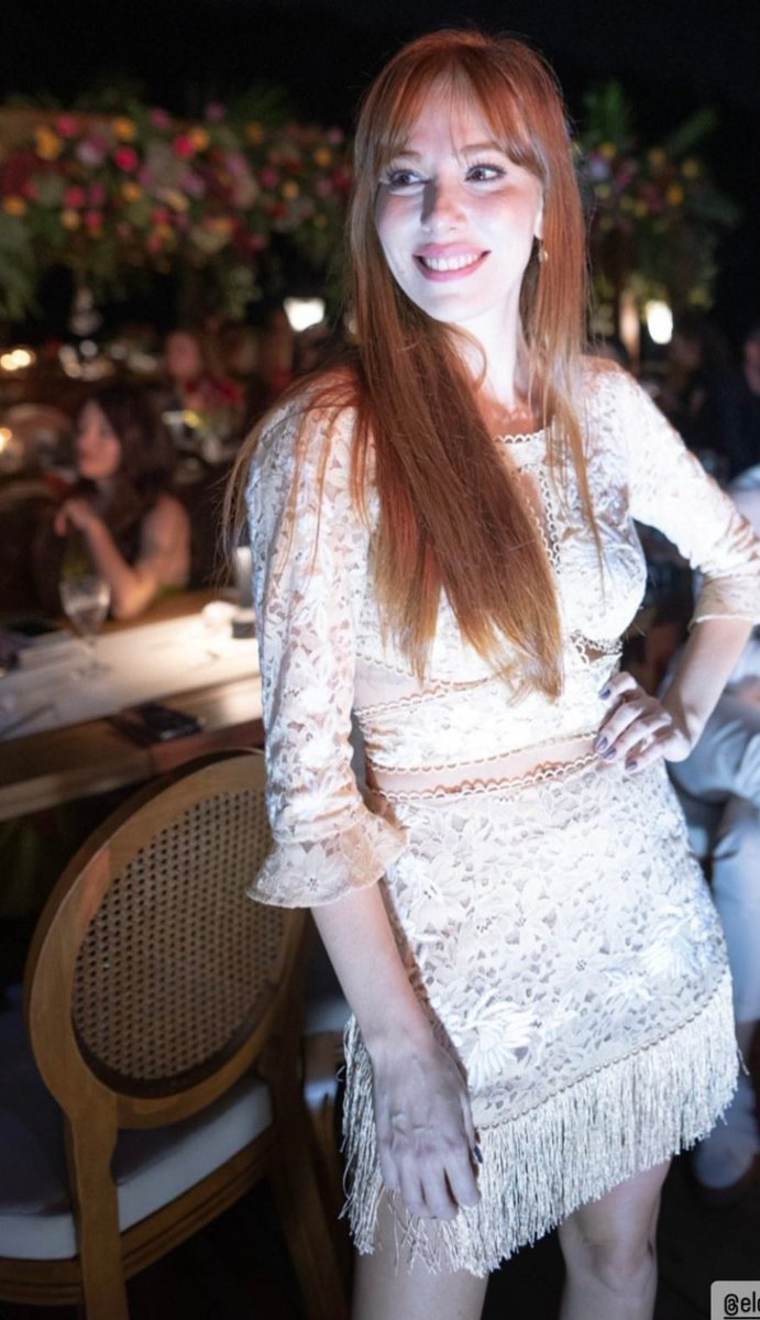 Hay personas que dicen..."No tengo mucho que ofrecerte"... pero te ofecen felicidad...te hacen reír...te dan paz...te dan lealtad...te dan amor y tal parece que no saben que eso es lo mejor que alguien puede ofrecerte...."
#ElçinSangu 🧡🧡