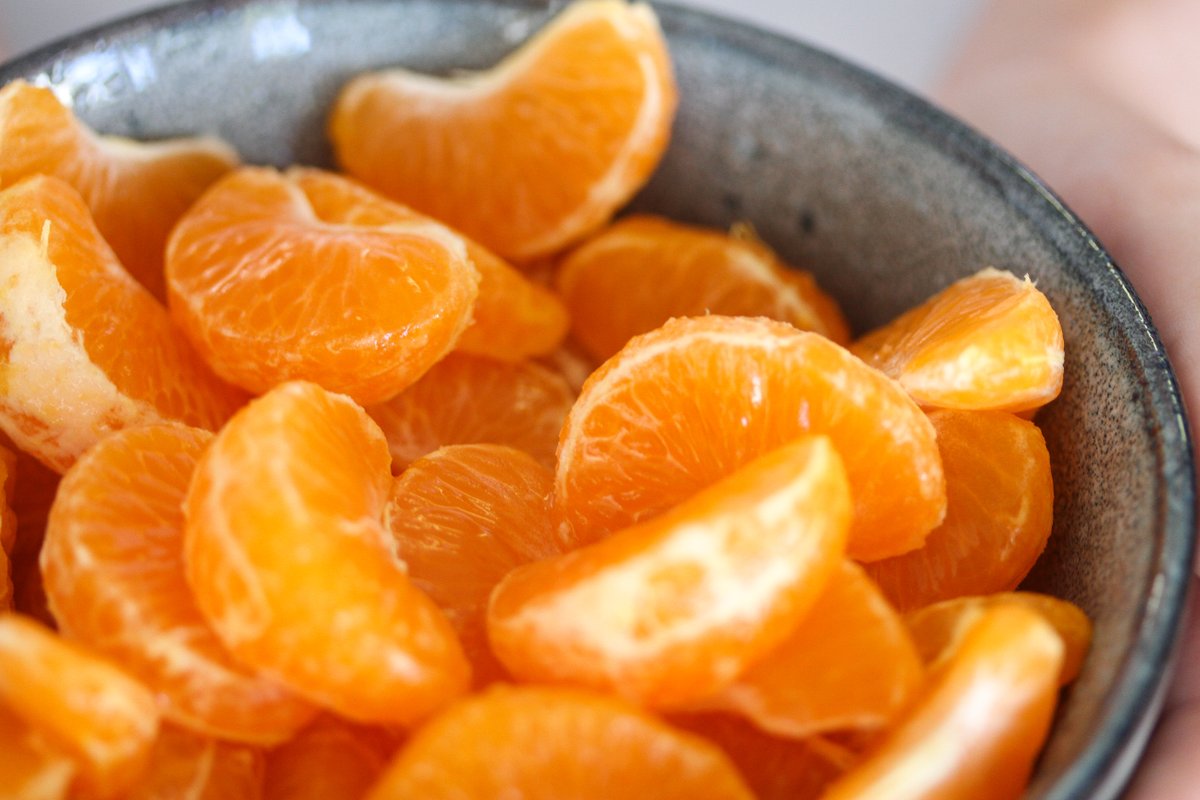 ClemenGold's tweet photo. A #ClemenGold is a sweet aromatic soft citrus fruit, sun-ripened and hand-picked.
Top 3 reasons why we love our ClemenGold mandarins so much:
🍊 They're virtually seedless.
🍊 So easy to peel!
🍊Deliciously sweet & juicy. https://t.co/Yt9FYV6oEB