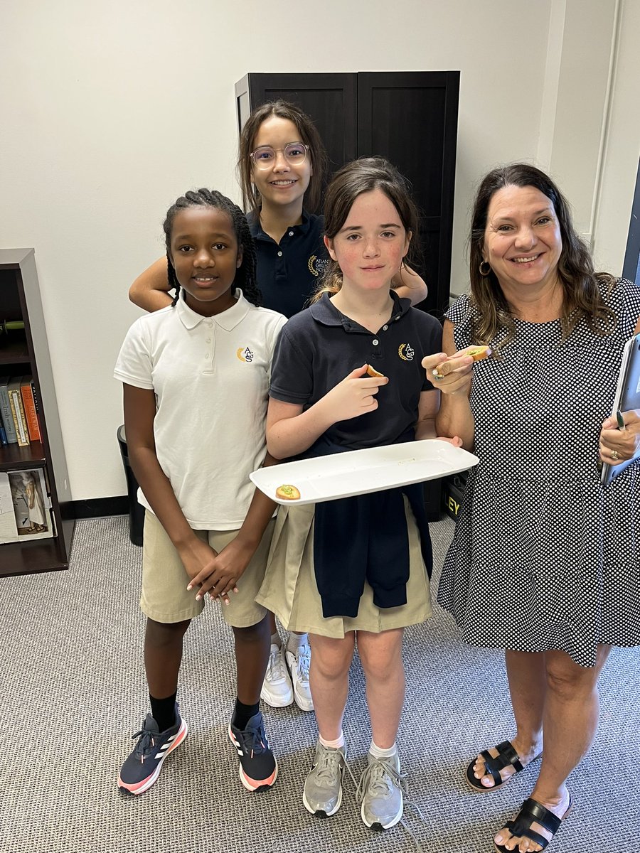 Garden Club making homemade pesto using basil from the garden <a href="/AGSHurricanes/">AtlantaGirls'School</a> It was delicious!