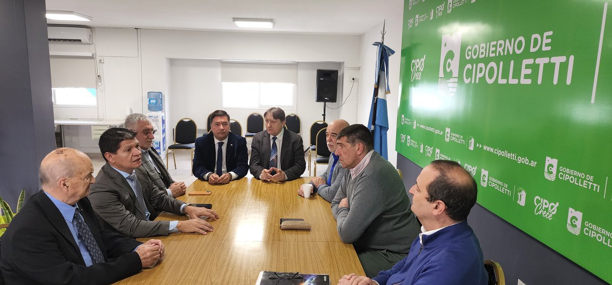 redcame's tweet photo. 👥 En el marco de la visita de #CAME al sur del país 🇦🇷, junto con entidades locales, nos reunimos con el intendente @ClaudioDiTella para coordinar acciones de aliento al sector turístico, comercial y productivo #pyme de Cipoletti y su zona de influencia.
#AgendaFederalPyme 💪 https://t.co/ftgcA1wAMr