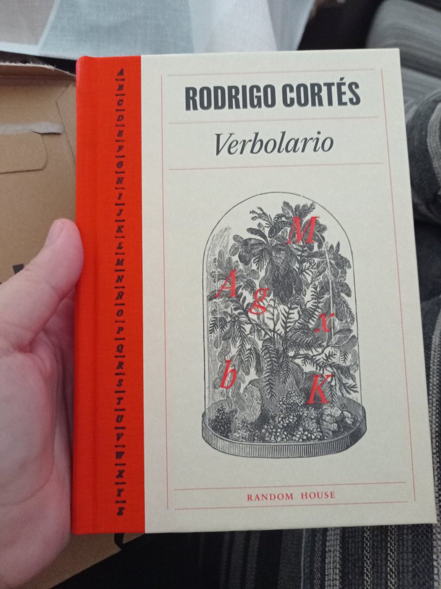 MariaLagoMartin's tweet image. Mi cumpleaños fue hace 3 días... creo q ha merecido la pena esperar mi regalo @rodrigocortes #verbolario