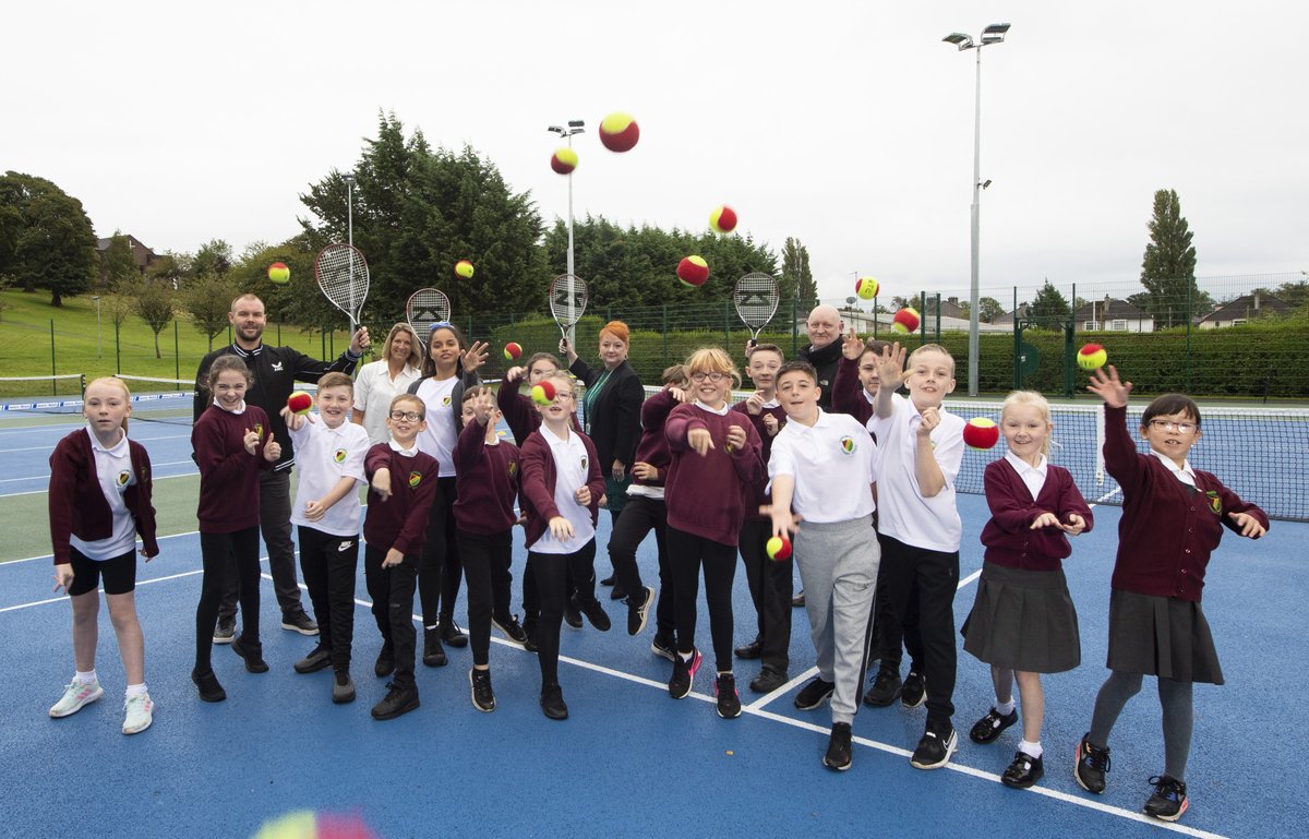 Brand new tennis courts have officially opened in Garrowhill Park in the East End of Glasgow. The facility includes three all-weather macadam surface courts, which are floodlit.

Find out more ➡ glasgowlife.org.uk/news/new-state…

#GlasgowLifeSport #Tennis #GarrowhillPark