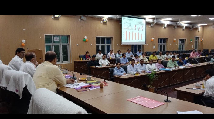 आज कलक्ट्रेट सभागार में जिला संचारी रोग नियंत्रण एवं दस्तक अभियान के तहत अंतर्विभागीय जिला स्तरीय समन्वय समिति की बैठक की जिसमें सभी संबंधित अधिकारियों को आवश्यक दिशा निर्देश देते हुए अभियान की प्रगति हेतु परिचर्चा की। <a href="/InfoDeptUP/">Information and Public Relations Department, UP</a> <a href="/GovtofUP/">Government of UP</a>