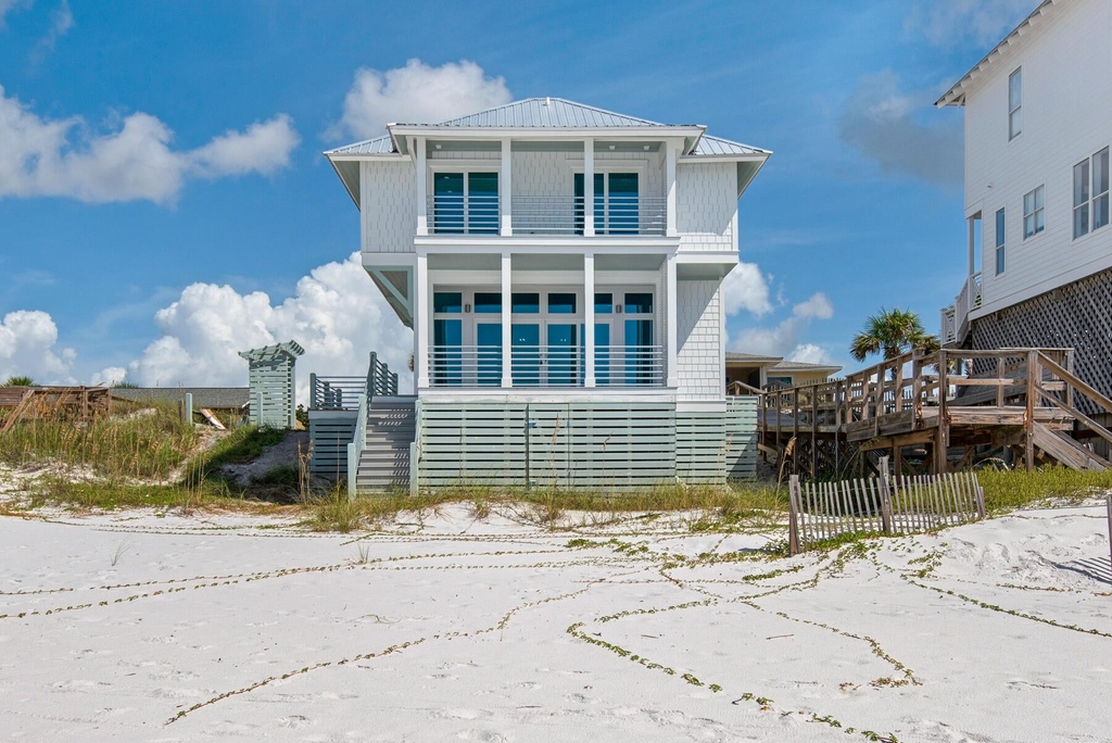 TheOceanReef's tweet photo. Splash, located at 5221 W County Hwy 30A in Dune Allen Beach, is a beachfront 30A vacation home for sale with a fresh new look. View details on this newly rebuilt residence here: https://t.co/Qi73wnjgJY
#DuneAllenBeach #SouthWalton #30A https://t.co/fgvtcjLZFW