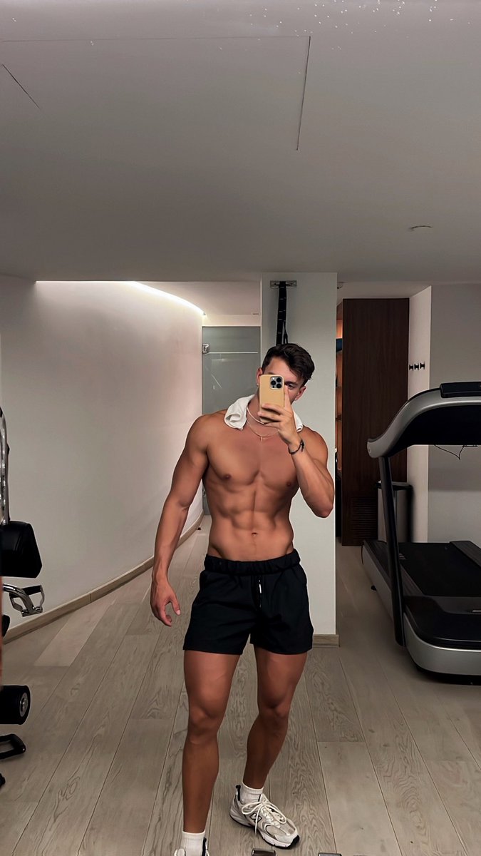 Ericrmgr on Twitter: "Alguien necesita un personal trainer?"