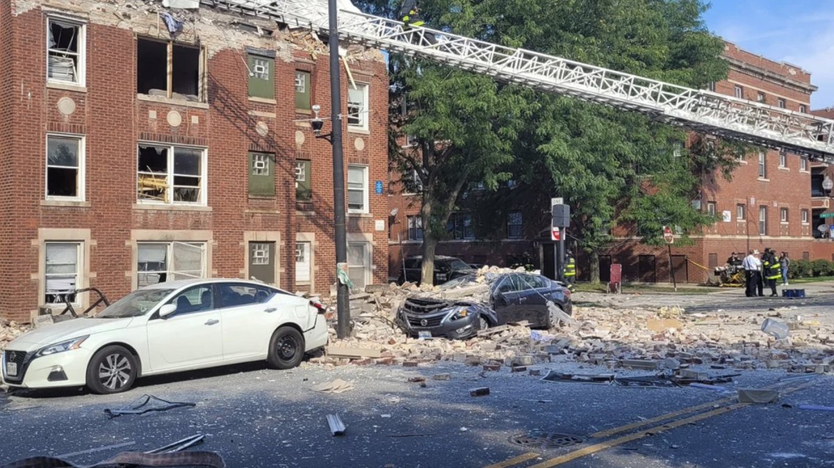 Inside Edition on Twitter "An Apartment Explosion in Chicago Left 8