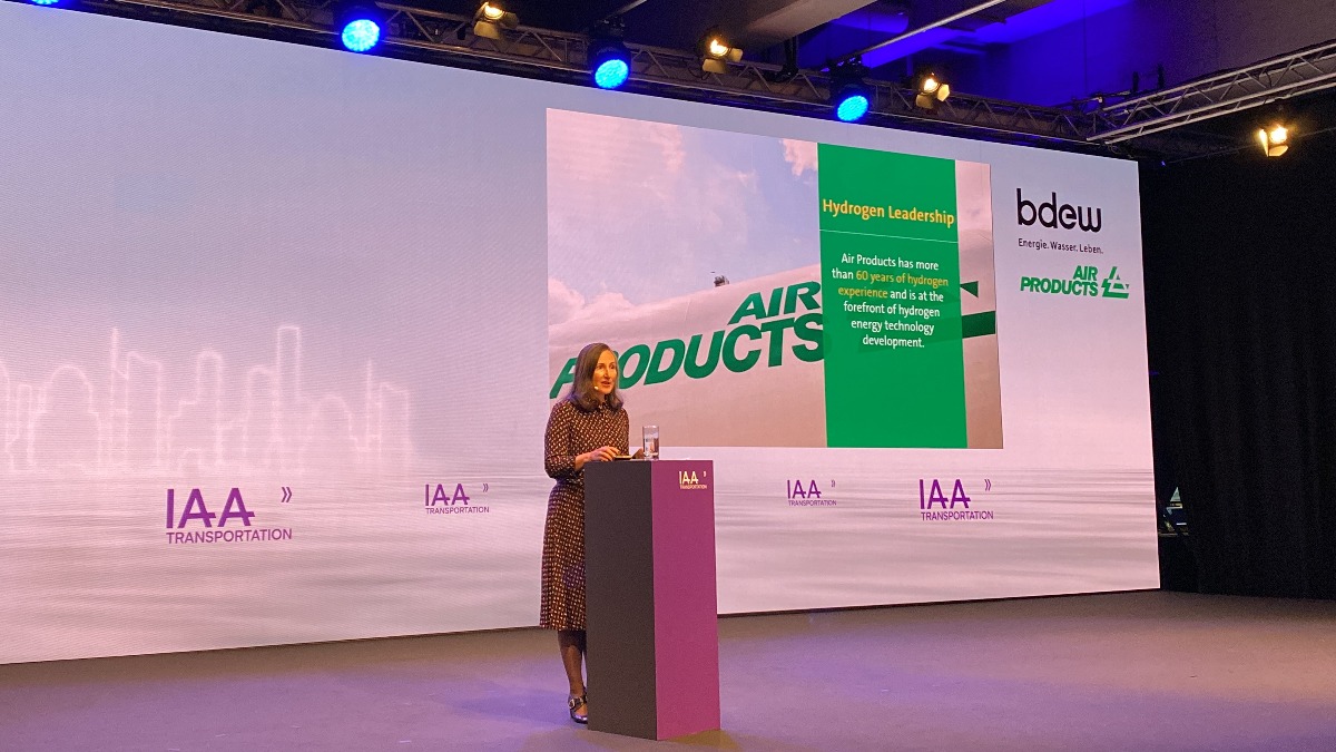 AirProducts_EU's tweet photo. «Hydrogen vehicles will become common place in a couple of years. To fuel them, we need infrastructure. At Air Products we have been safely supplying and fueling #hydrogen for over 25years.»
#IAA22 #HydrogenforMobility https://t.co/bG0KhvVayf