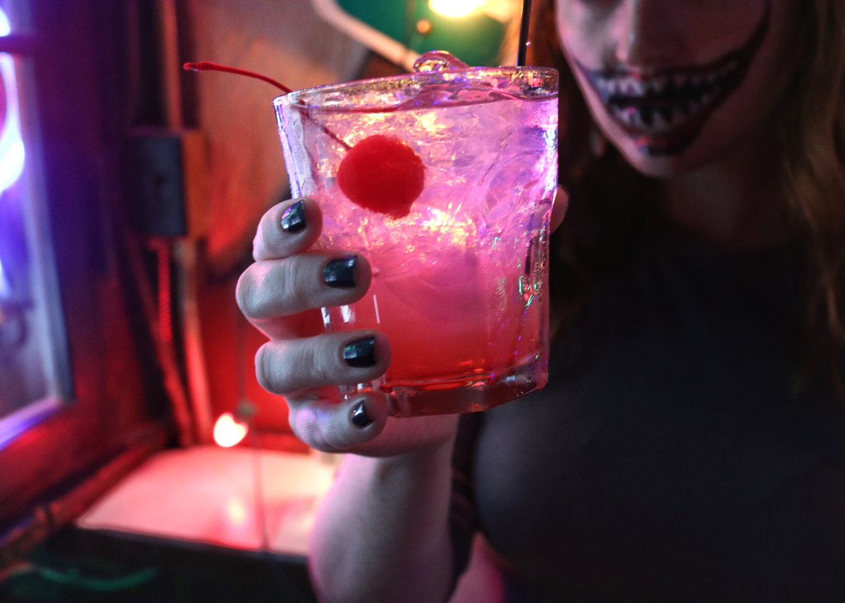 🙃🙂 TONIGHT 🙂🙃
Join us from 8-10pm  for a chance to get screening passes and swag from the <a href="/SmileMovie/">Smile Movie</a> 
First 15ppl to show us your creepiest smile at the door, will receive our SMILE themed special.
#SmileMovie #TheTamBoston