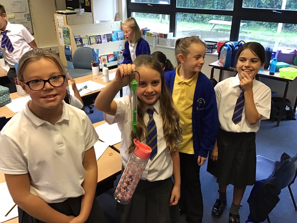 CanonYearFive's tweet image. We have been doing some science this afternoon in Year 5! We have been looking at the weight and mass of objects in our classrooms. The children loved working with the Newton meters! #CSPSSTEM #CSPSscience #Cornerstones @Cornerstonesedu @LT_Trust @CanonSharples
