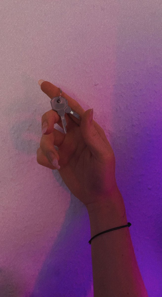Goddess__Luna's tweet photo. Ich sehe so kurz vor Locktober unzählig viele Sklaven die rumheulen, dass keine Herrin ihren Schlüssel will - das sind die selben Sklaven, die mich anschreiben und nichts dafür zahlen wollen.🤦🏼‍♀️

goddess•paypig•mistress•tribute•findom•finsub•femdom•smoke•smokefetisch•feet https://t.co/aw2NuA2Knb