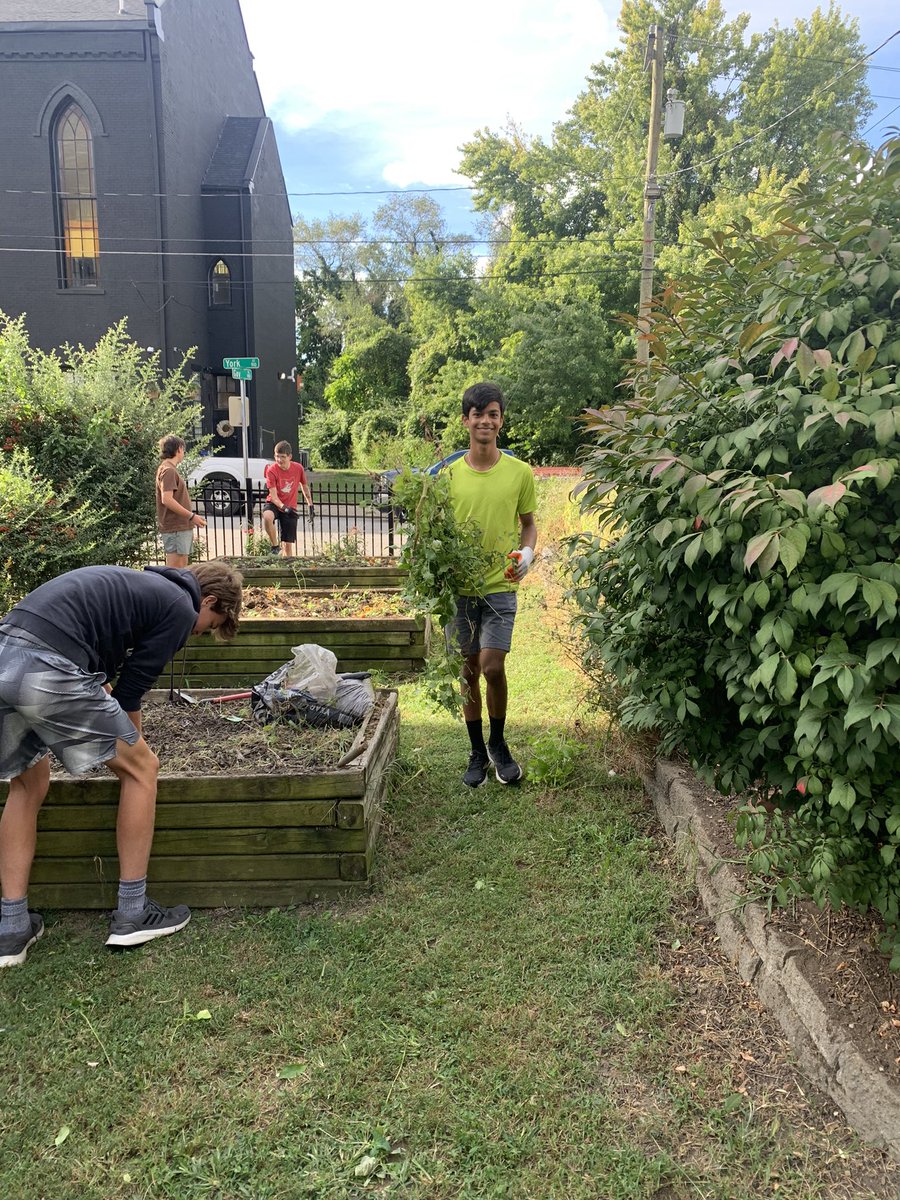 JenniferUlland's tweet photo. Day of Service-Our Madeira Mustangs are cleaning out the flower beds and trimming up the landscape at the nonprofit EPIC (Elderly Persons in Community)in OTR. What a great day of learning!@MadeiraHSPrin @KenjiMatsudo https://t.co/AxfcRxsh3v
