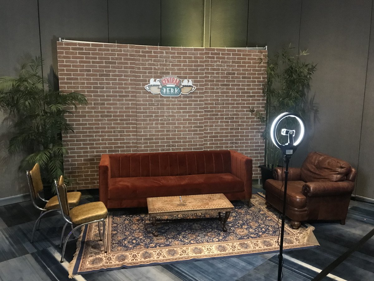 RBCPlaceLondon's tweet photo. Last week we hosted a 90s-themed dinner as part of the @canadalifeco national meeting and we can't get over how totally dope the ballroom looked! Check it out!!

#MeetinLondon #MeetatRBCPL #LdnOnt #90sdinner #90stheme #centralperk https://t.co/E3E3wEM78r