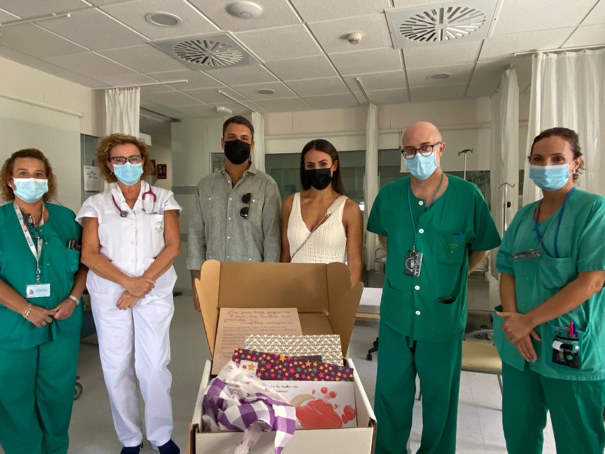 HUReinaSofia's tweet photo. 🏥🤗❤️¡Iniciativas que nos llenan el corazón! Beatriz y Rubén han realizado una donación de material a nuestra Unidad de Neonatología, en la que colaboraron los invitados a su boda, motivados por el trato que recibió su sobrino en este servicio. https://t.co/vYeUU2vXlZ