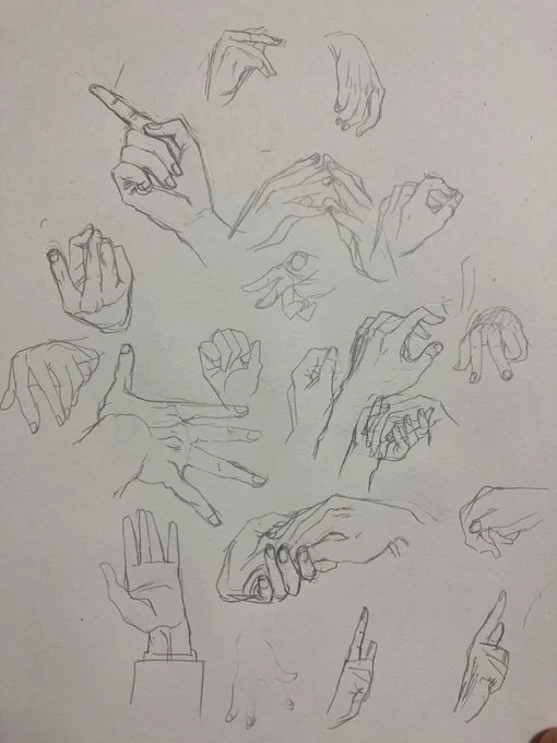 手をひたすらに練習中ー✍️ 