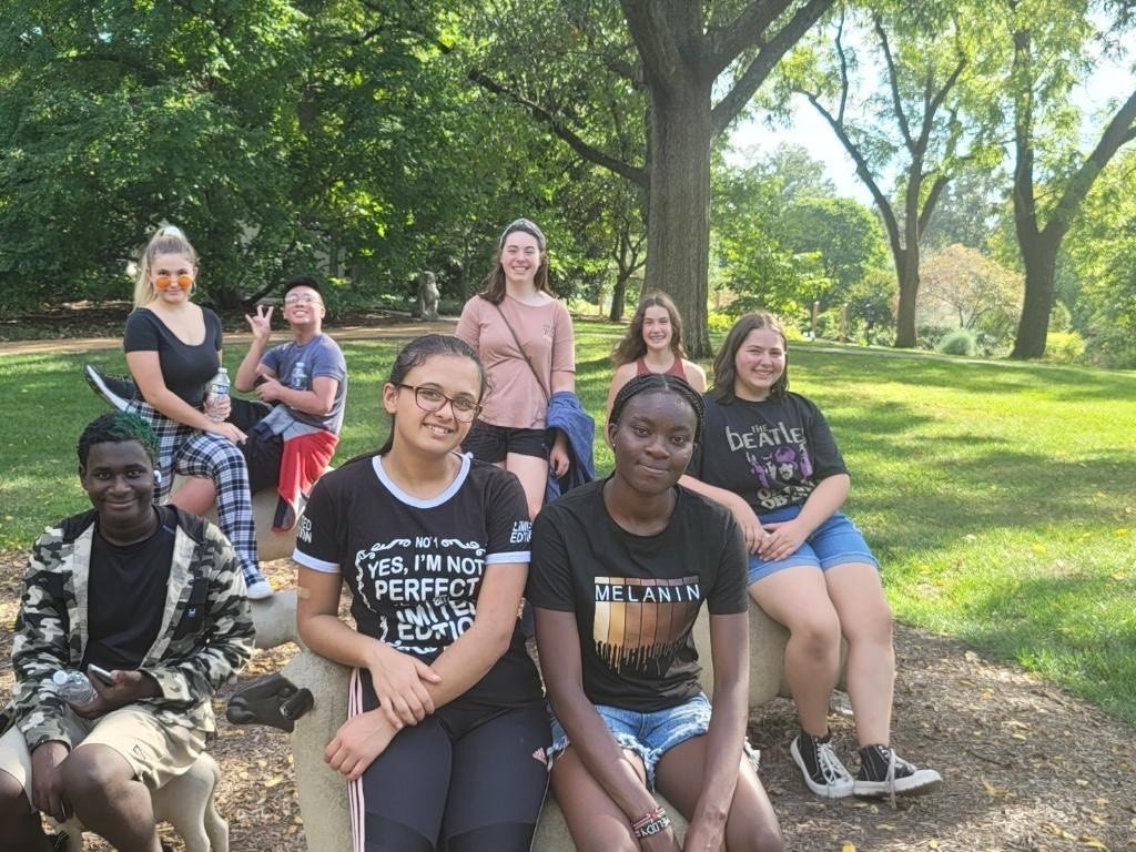 AfftonHS's tweet photo. Is it an album cover or the Garden Club's after school field trip to the Missouri Botanical Garden? #afftonlearns #afftongrows https://t.co/1e86iV1jEb