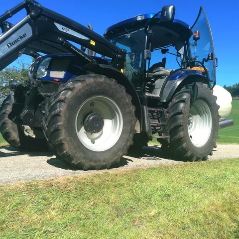 Quicke_UK's tweet photo. Quicke Q5S - looking good!
📸 Elias aka Irgseoo Agrar

Ask your dealer for a Quicke
#quickeuk #frontloaders #q-series https://t.co/3qjOVGzAvt