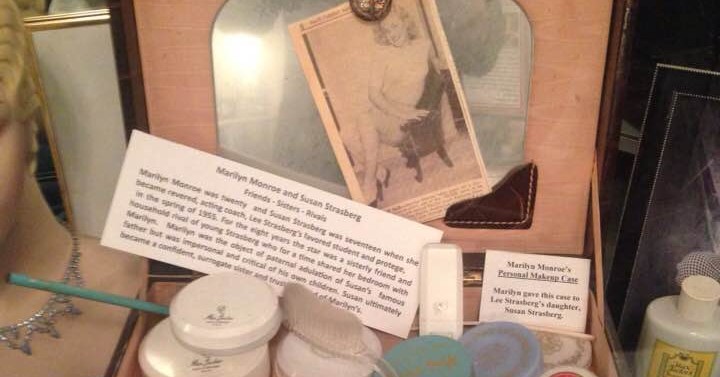 Marilyn #Monroe 's personal makeup case. She gave it to her friend Susan Strasberg, daughter of #LeeStrasberg.  You can see it in our "For Blondes Only" room. #marilyn #marilynmonroe #vintagemakeup 
PURCHASE TICKETS HERE: bit.ly/3fQ2vSGHollywo…