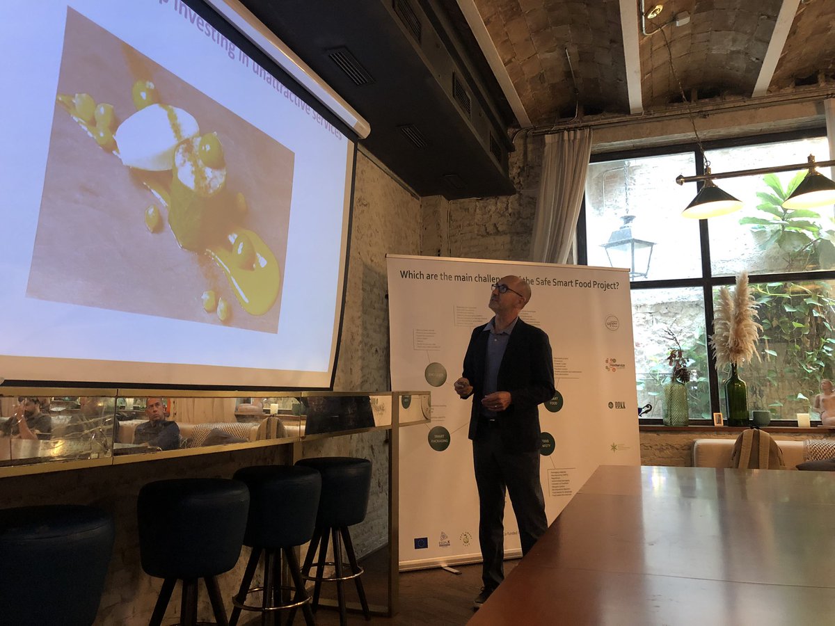 clusterfood's tweet photo. 🍏 #SAFESMARTFOOD avui hem gaudit d’una segona jornada dins el Final Event del projecte europeu, amb Cluster Talks i un taller d’innovació de la mà de l’ @acornella , que ens ha fet una master class sobre com els Clústers podem impulsar la innovació més i millor https://t.co/mqYicuoYMq