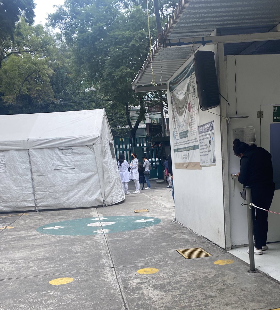 VALSTAR_'s tweet photo. Que ganas de ser doctora globo el el @Tu_IMSS  te haces bien pendeja por lo menos 2 horas (que son las que yo estuve ahí) https://t.co/3XSryNxcDo