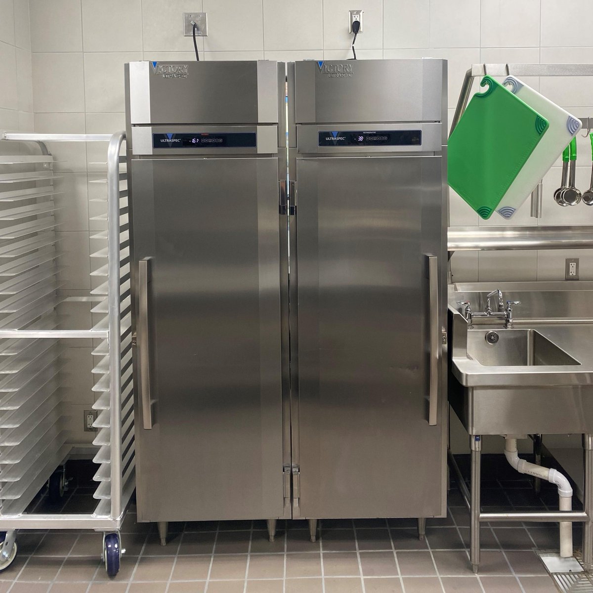 Victory_Ref_USA's tweet photo. Here's a recent install of Ultraspec refrigerators and warming cabinets at an elementary school in Oklahoma.
#VictoryRefrigeration #Ultraspec #aligroupfs https://t.co/H6csQox66Q