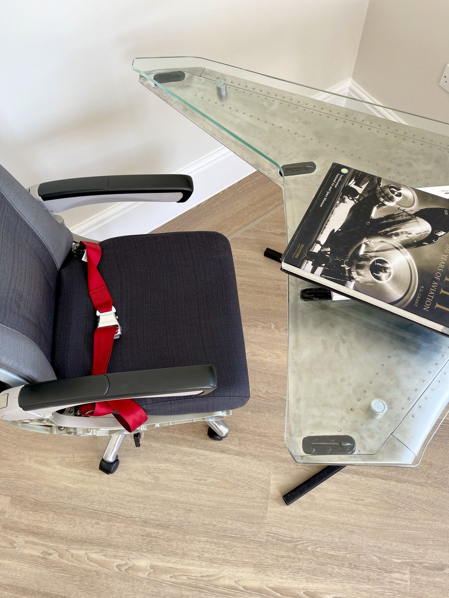 Sleek, contrasting static wicks. 

Vortices Wing Fence Centre Table: planereclaimers.aero/product/vortic…
-
#Airbus #WingtipFence #Aviation