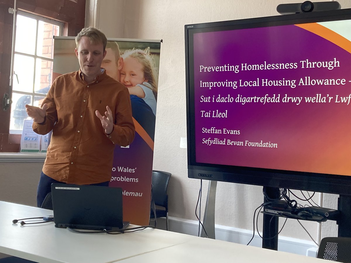 Yesterday, our head of policy <a href="/SteffHEvans/">Steffan Evans</a> attended the @YPierhead building to discuss the findings of our latest report on Wales' Housing crisis with <a href="/mabonapgwynfor/">Mabon ap Gwynfor AS 🏴󠁧󠁢󠁷󠁬󠁳󠁿</a>.