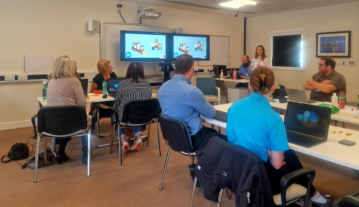 chuchi3651's tweet photo. #HullExtraCare team are enjoying @RiversideUK @salesforce training today https://t.co/Mc1MKrWctr