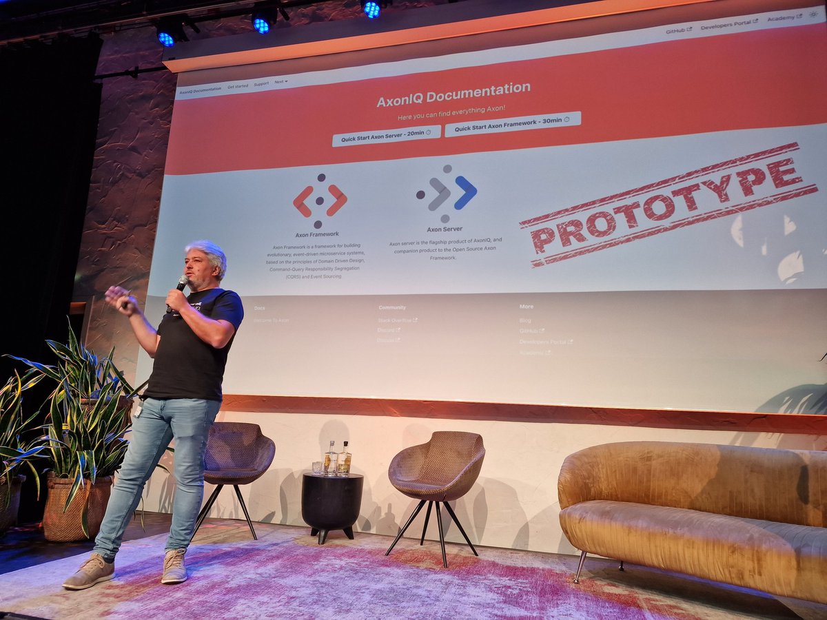 _sara_p_'s tweet photo. @milendyankov is explaining the improvements @axon_iq devrel team implemented about learning experience for #axoniq tools, techniques and practice #AxonIQCon22 #thefutureiseventdriven https://t.co/xwdINYMZhX