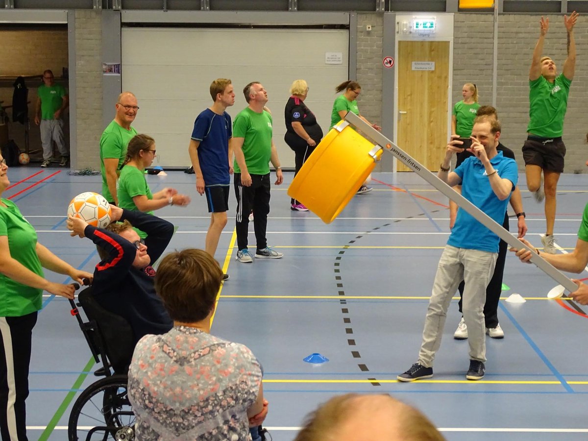 b2gveluwe's tweet photo. @KVElburg heeft de deelnemers van B2G een leuke korfbal les gegeven! Het was zoals altijd enorm gezellig, bedankt! https://t.co/n7g3L8daIG