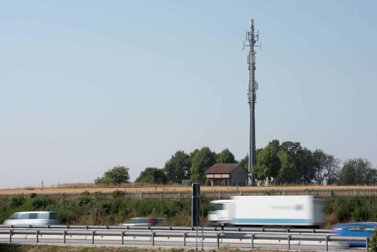 telekomnetz's tweet photo. Neuer Mast für schnelleren #Mobilfunk in #Plech. Bauarbeiten haben begonnen - Inbetriebnahme 2023. Neuer Standort verbessert Mobilfunkversorgung in Plech und entlang der Autobahn. Schneller und stabiler mobil surfen und telefonieren. #DasNetz #LTE #Telekom @dfmg_de https://t.co/ocliUJ1HKB