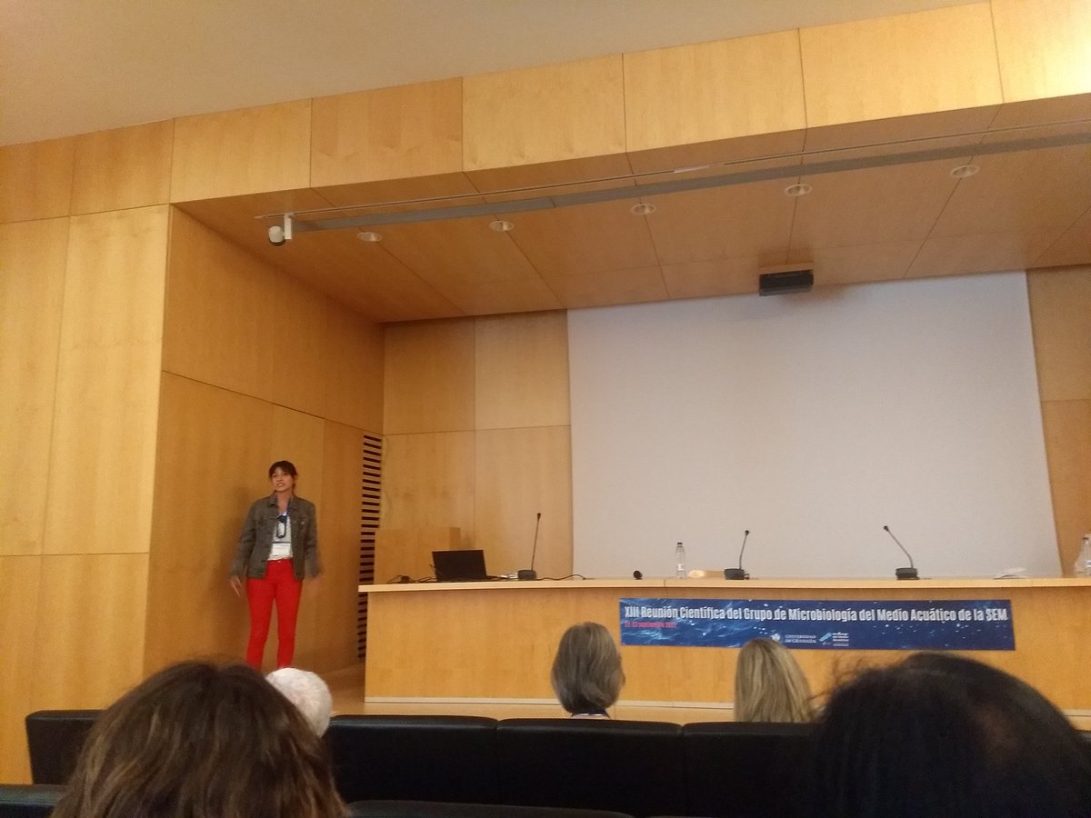 ub_bio's tweet photo. En #XIIIMASEM Sara Morales #MARSGrup explica la relación entre #crAssphage i Genes de Resistència a Antibióticos @SEMicrobiologia https://t.co/onUPTaPIuQ