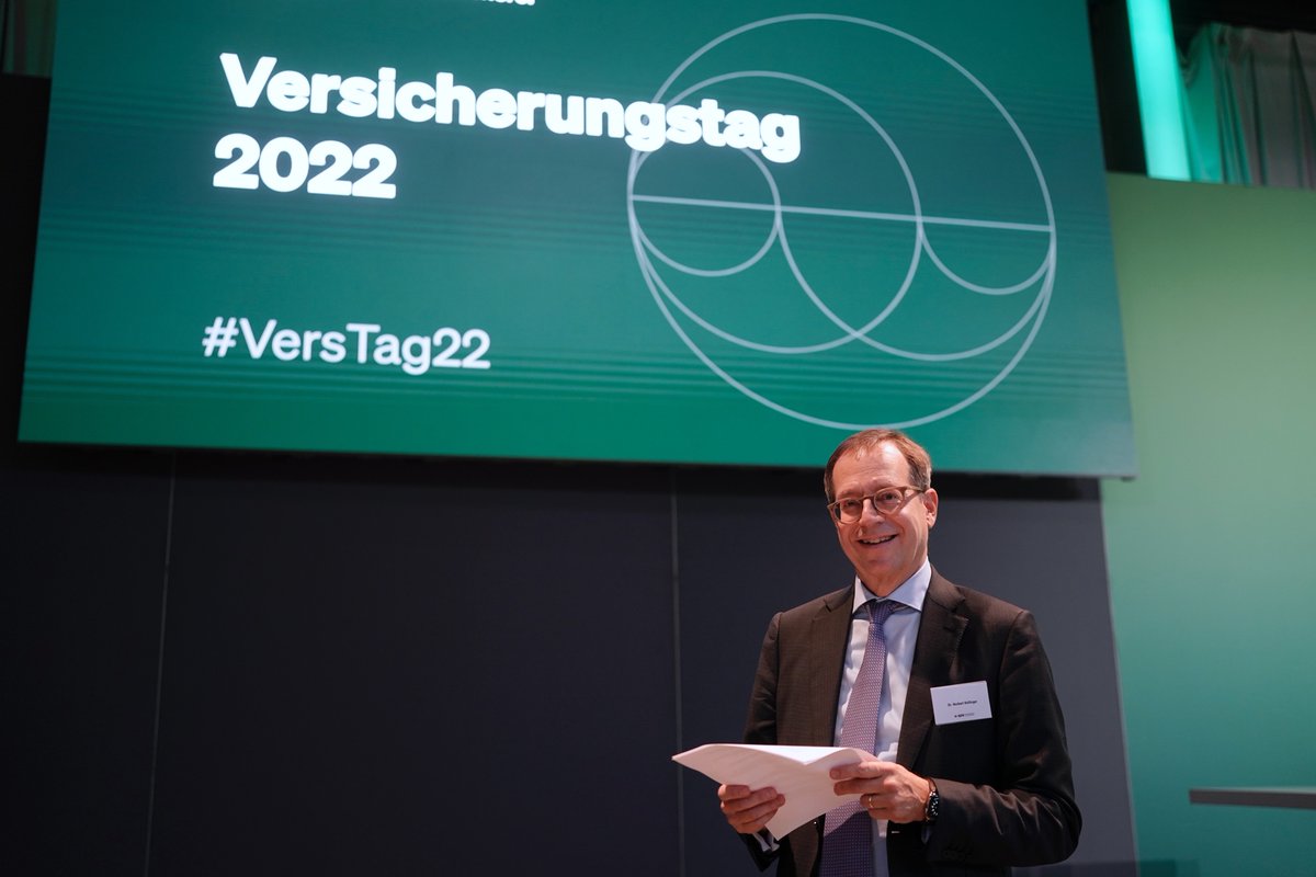 gdv_de's tweet photo. Erster Tag im Amt für GDV-Präsident Rollinger mit vielen spannen politischen Gesprächen zu aktuellen Herausforderungen beim Versicherungstag #VersTag22 https://t.co/Jt1sKmKybS