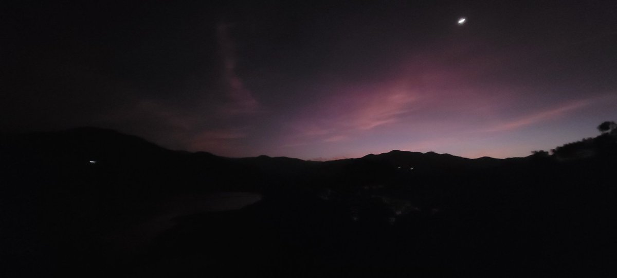 Ldvargas24's tweet photo. Así amanecieron los cielos en villalba. https://t.co/C5PJ1k5PyC