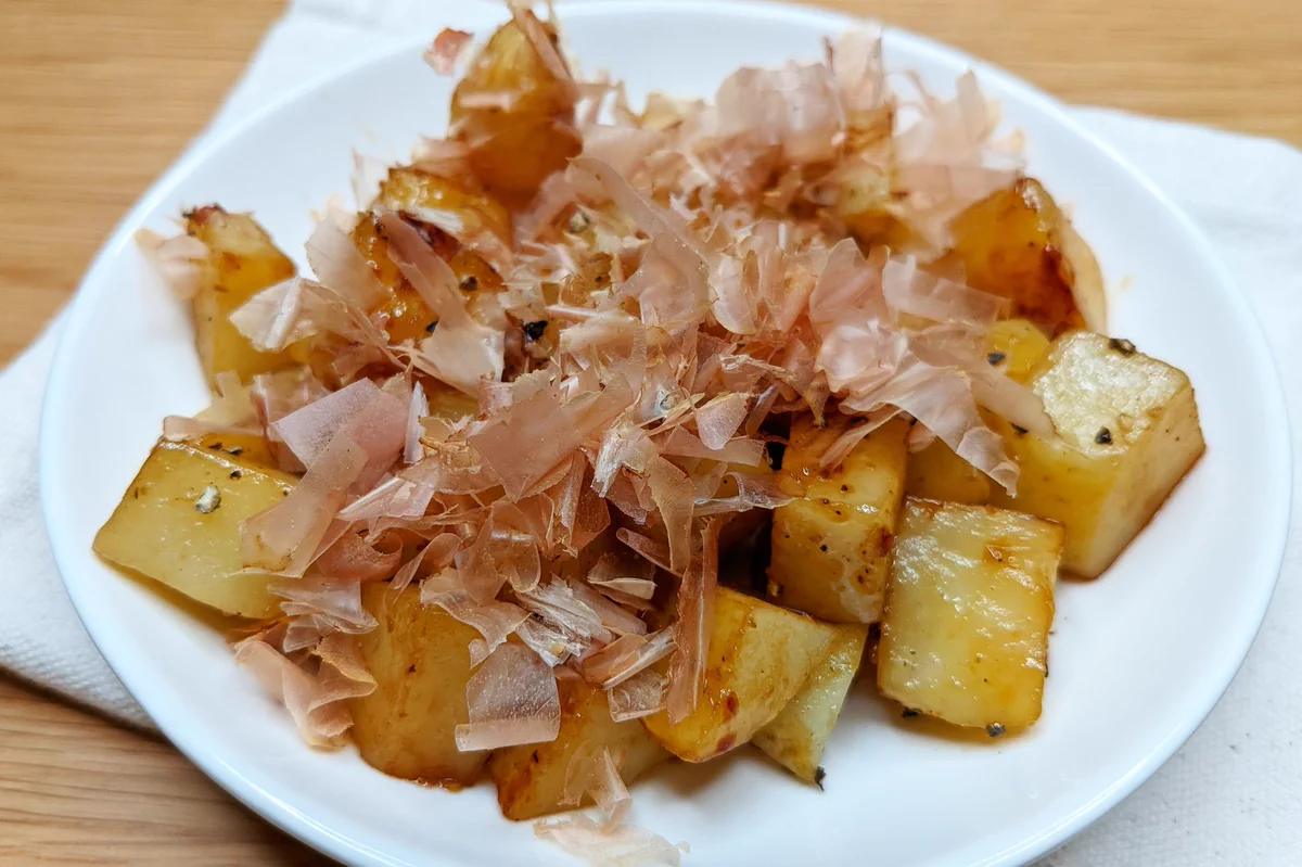 一口サイズでパクパクいける！コクうま「照り焼きじゃがいも」。
