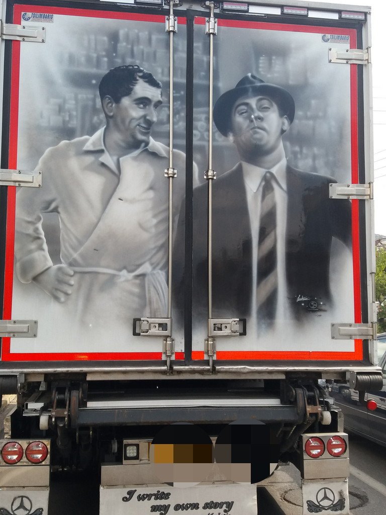 Αντε ρε ζουμπά,σε βαλαμε κ στο φορτηγο