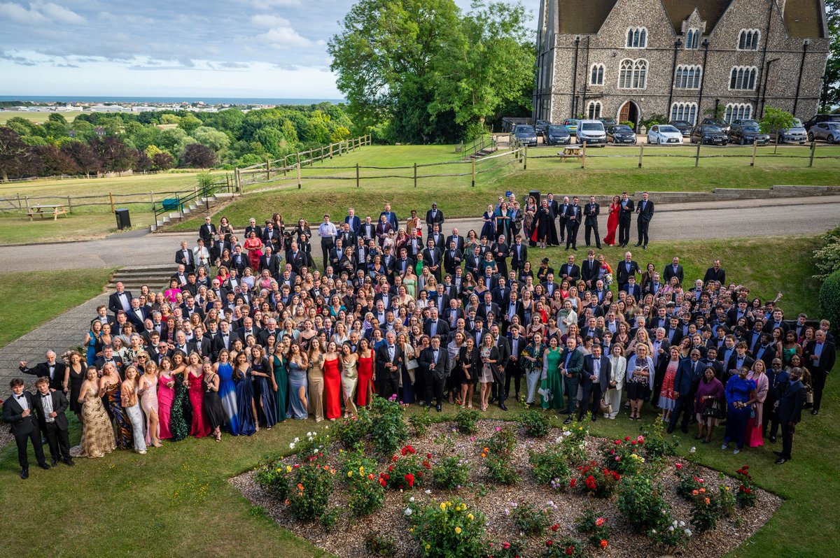 LancingOLs's tweet photo. Good luck to all our 2022 Leavers who are starting university this week! https://t.co/nZr6MeUcEi