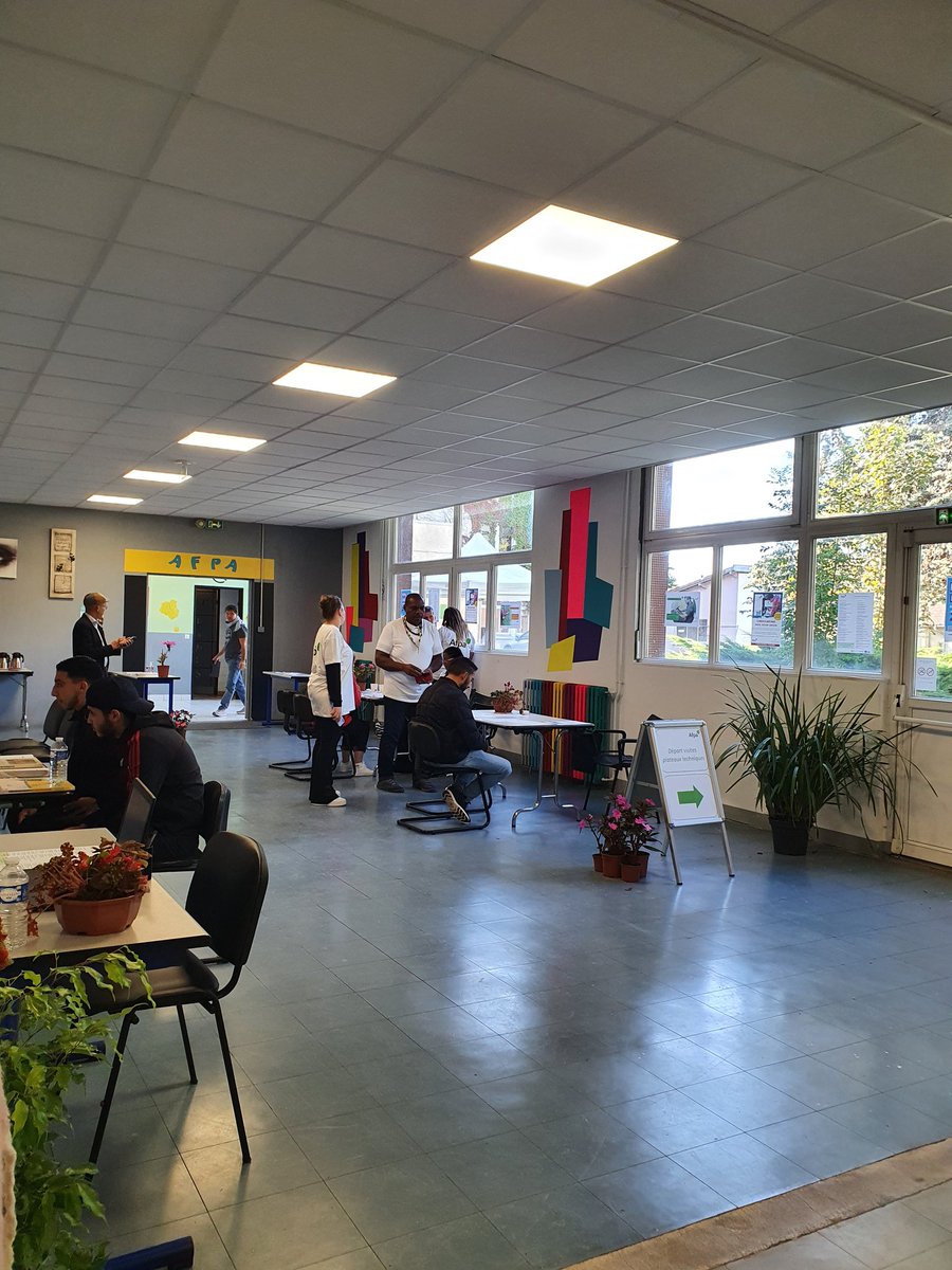 HouelCeline's tweet photo. Le centre de #lardy @AFPA_IDF vous accueille toute la journée. https://t.co/Z7yH7gfet3