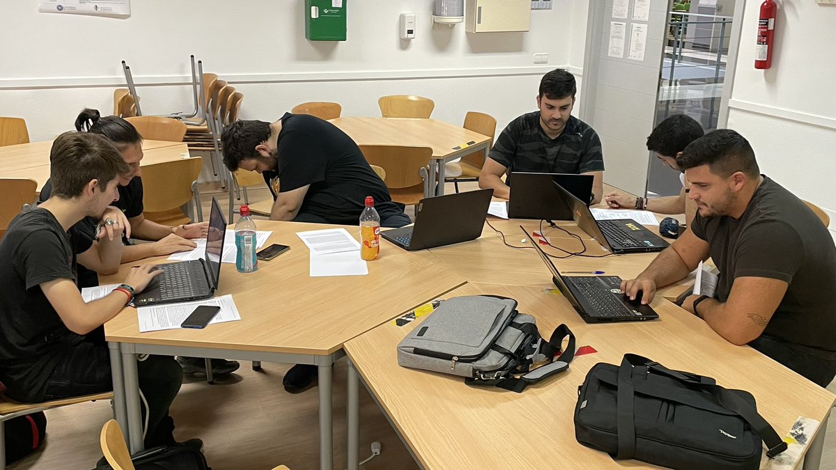 ual_mds1's tweet photo. Resolución de problemas en grupo. Segunda sesión de Modelado y Diseño de Software @ualmeria @esi_ual #ingenieriainformatica #ingenieriasoftware https://t.co/rR4rg3OXwn