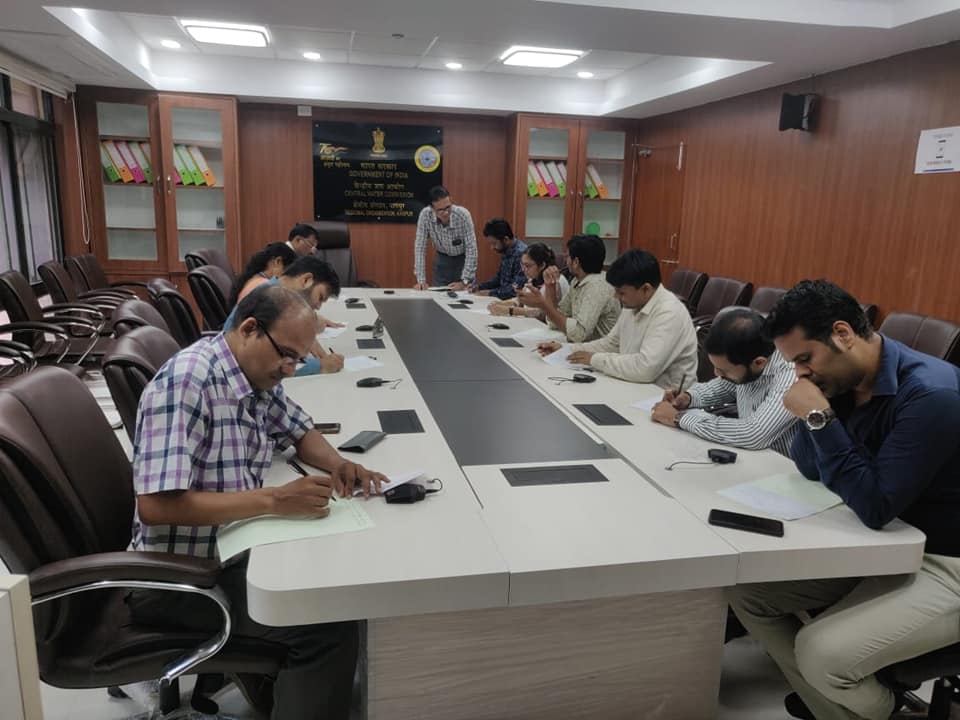 CWCOfficial_GoI's tweet photo. हिंदी पखवाड़ा 2022 के अंतर्गत प्रबोधन (मध्य) संगठन, केन्द्रीय जल आयोग, नागपुर में दिनांक 22.09.2022 को *टिप्पण-आलेखन* प्रतियोगिता का आयोजन किया गया। जिसमे कर्मचारियों ने बढ़-चढ़कर हिस्सा लिया। https://t.co/hPAKbHKzKB