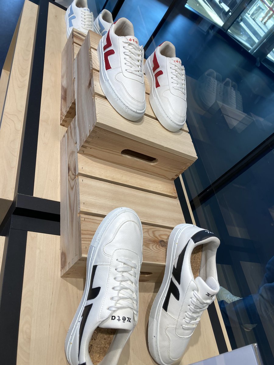 coralieM_FMC's tweet photo. Avec du 🍇 on ne fait pas que du vin ! Mais également des 👟

Baskets ZETA : 0️⃣ déchet, fabriquées  avec des déchets viticoles 

Design 🇫🇷 et assemblage 🇵🇹

https://t.co/2wZSlEFiCe

#GrainesDidées https://t.co/0hR1xmMMay
